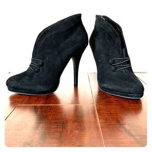 2-Button Black Ankle Boots